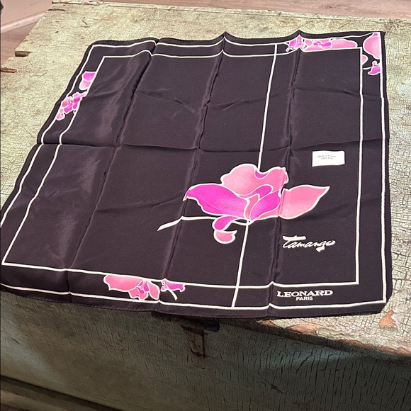 Leonard Paris 100% Silk Floral Square Scarf Wrap – Made in France - New - Picture 2 of 6